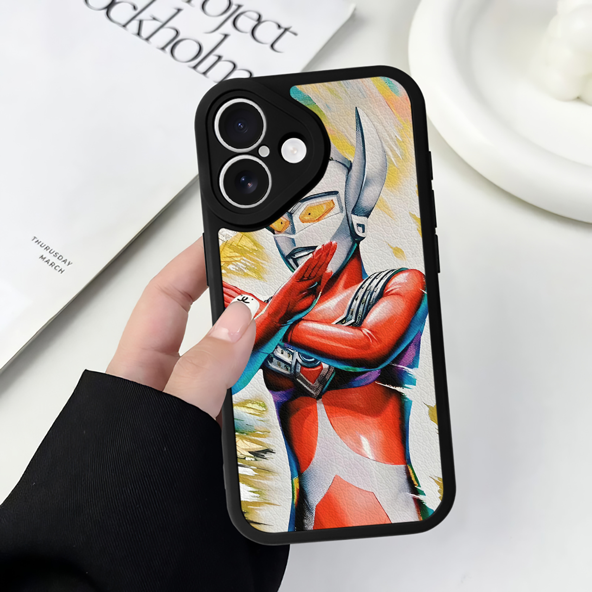 （画像用） ウルトラマン Ultraman 【iPhone 16シリーズ対応】シリコンスマホケース（レザー調） 材質：シリコン
